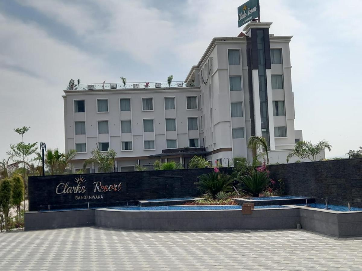 Clarks Resort Bandanwara Lambāna Exterior foto